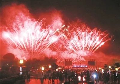 “烟花”下农谷 激活旅游春水 屈家岭举办七夕音乐焰火晚会