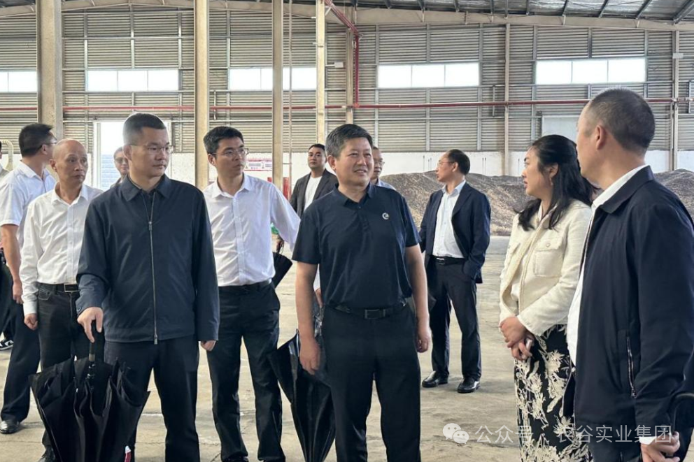 省粮食局局长易俊东一行莅临荆品油脂考察调研